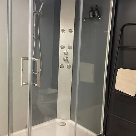 Apartament Hebergement Renove Place Du Palais Avec Parking *