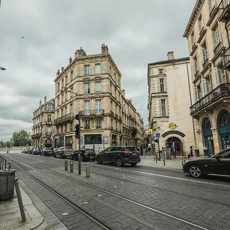 Apartament Hebergement Renove Place Du Palais Avec Parking Bordeaux