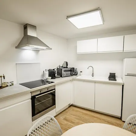 Apartament Hebergement Renove Place Du Palais Avec Parking Bordeaux