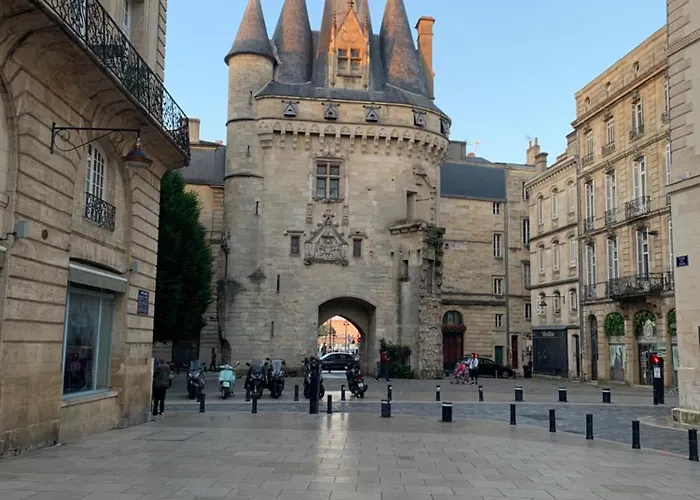 Hebergement Renove Place Du Palais Avec Parking *